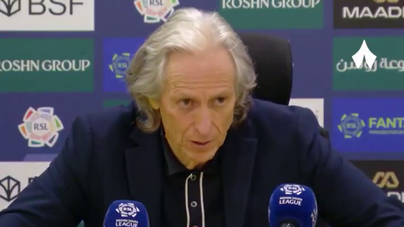 «Foi para o balneário vomitar»: Jorge Jesus explica ausência de Cristiano Ronaldo junto da equipa no final do jogo