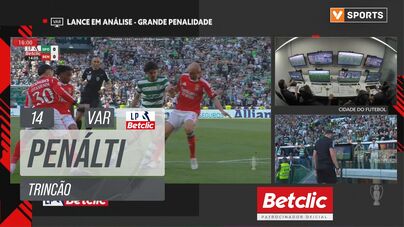 Polémica no dérbi: João Pinheiro assinala penálti para o Sporting após ir ao VAR