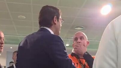 «És um palhaço»: o momento em que Rui Costa é insultado à chegada a Alvalade