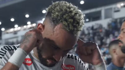 Neymar deixa relvado a tapar os ouvidos, é insultado e reage: «Nenhum ser humano pode suportar isto»