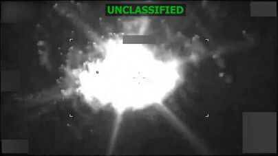 EUA divulgam imagens de ataque a barco suspeito de tráfico de droga no mar das Caraíbas  