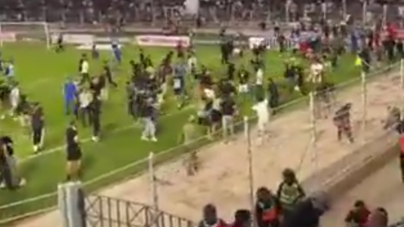 Caos em Marrocos: jogo termina com invasão de campos e confrontos violentos entre adeptos