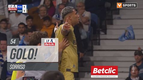 O golo do empate do Famalicão no Dragão: jogadores do FC Porto pediram falta sobre Froholdt