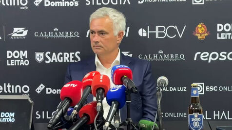 Mourinho duro: «Tenho de pensar bem, mas neste momento tenho vontade de não fazer jogar mais alguns jogadores»