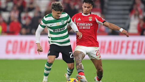 Maxi Araújo e Richard Ríos em ação no dérbi