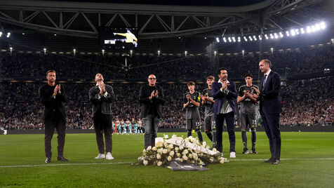 Barzagli, Buffon, Chiellini e Bonucci foram ao Allianz homenagear Manninger