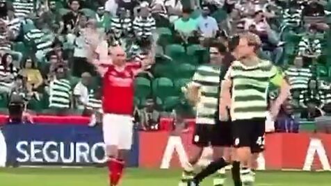 Mais imagens do dérbi: o momento em que Aursnes imita e goza com Hjulmand