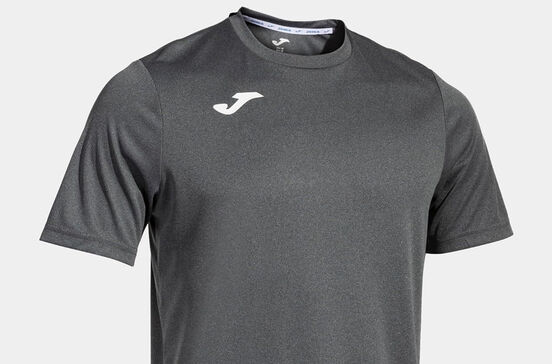 Acabaram-se as complicações com o suor: esta t-shirt desportiva é o que falta nos seus treinos