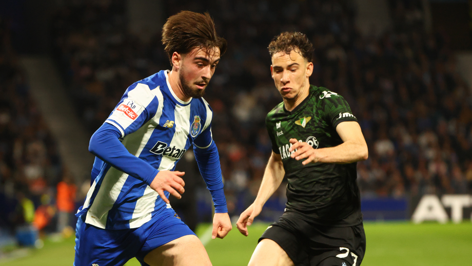 Martim Fernandes com Travasso durante o FC Porto-Moreirense