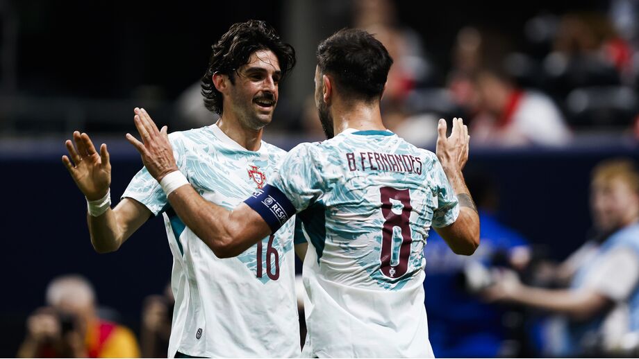 Trincão festeja com Bruno Fernandes