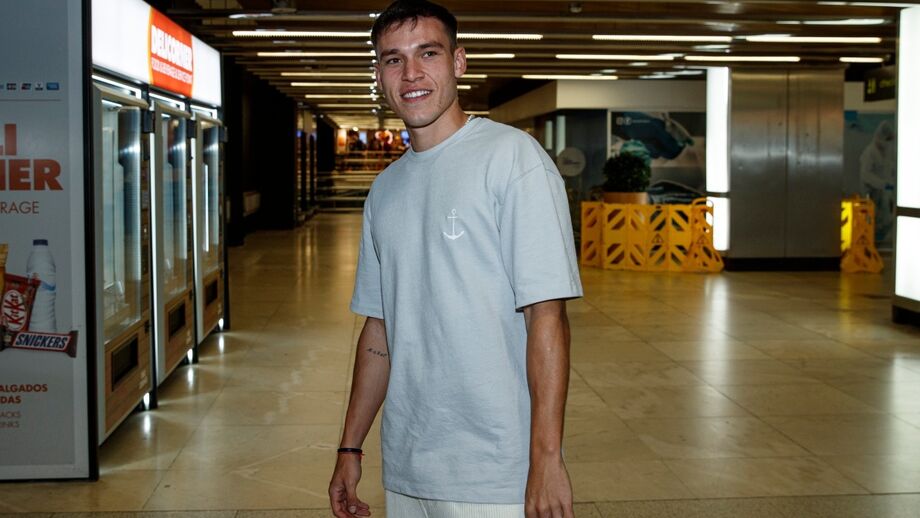 Manuel Ugarte, alvo da Juventus, aguarda possível transferência