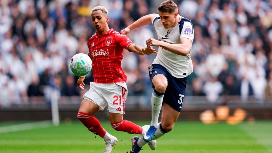 Micky Van de Ven na mira do Bayern com Barcelona atento