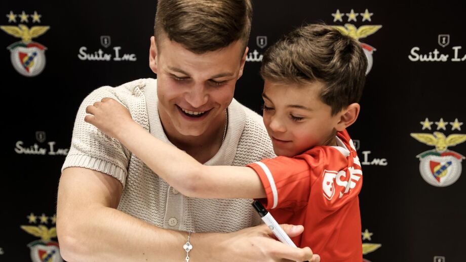 Dahl com um pequeno benfiquista