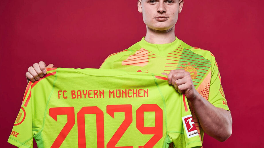 Jonas Urbig em destaque