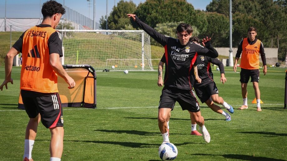 Nuno Félix foi uma das principais novidades do treino do Benfica desta quinta-feira
