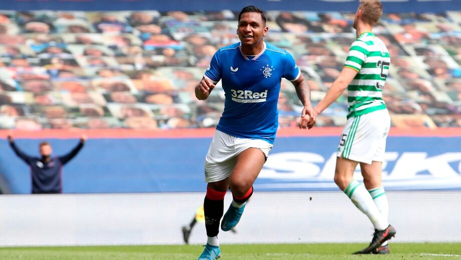 Morelos, jogador do Rangers, comemora golo