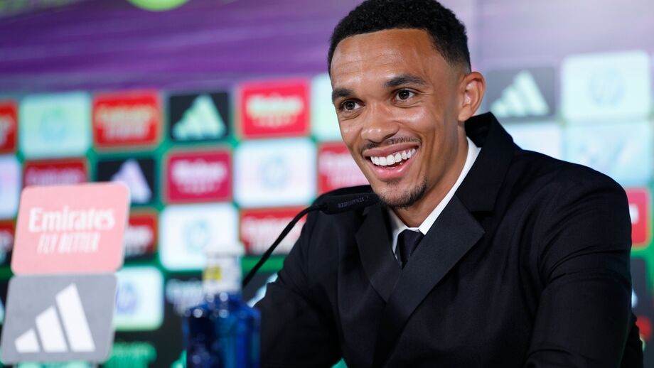 Keane critica defesa e lamenta ausência de Alexander-Arnold