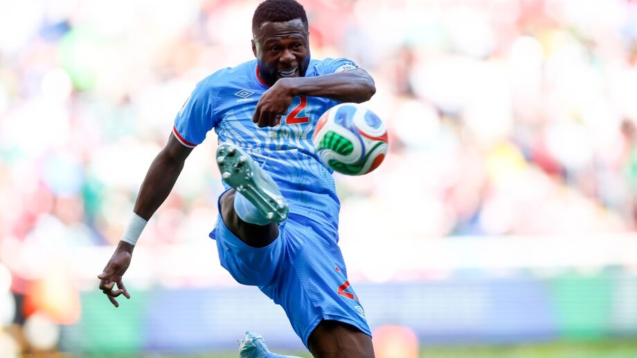 Mbemba retido em África impede o jogador de defender o Lille