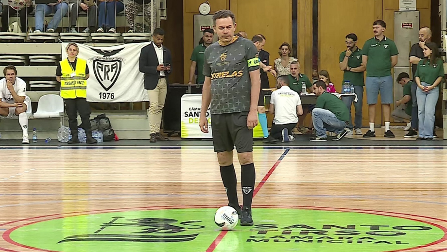 Luís Montenegro 'estrela' em jogo solidário em Santo Tirso e com a braçadeira de capitão