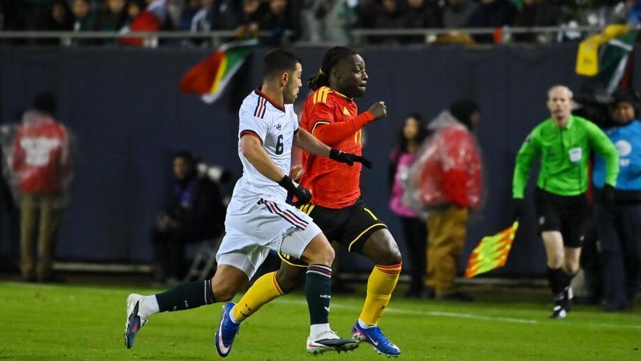 Erik Lira num duelo entre México e Bélgica