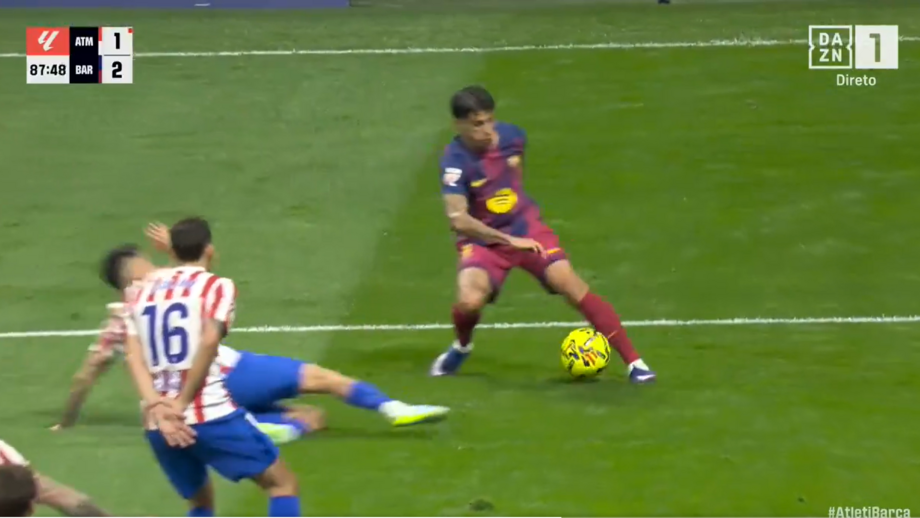 Pormenor de João Cancelo frente ao At. Madrid