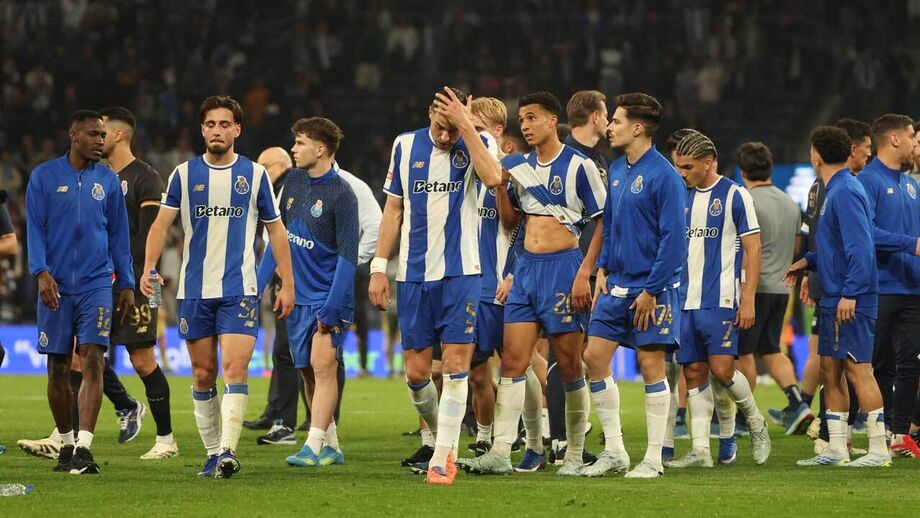 Jogadores do FC Porto após o empate com o Famalicão