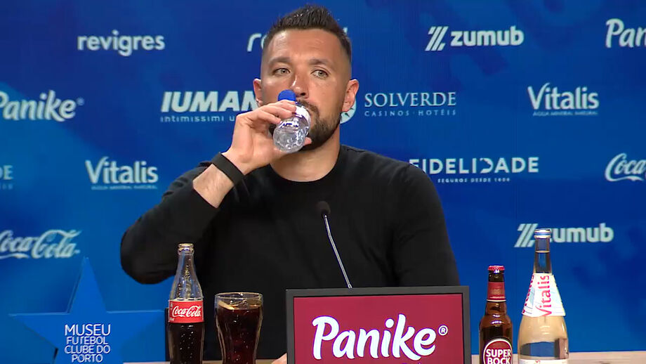 Treinador do FC Porto questionado sobre os lances de arbitragem que marcaram o jogo desta noite, frente ao Famalicão, mas também o Sporting-Santa Clara de ontem