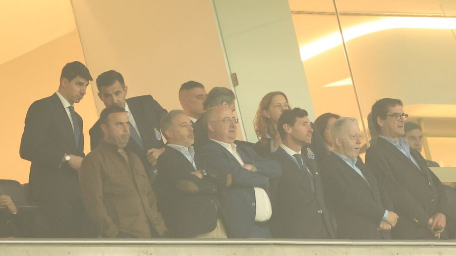 Ministro e Villas-Boas juntos na tribuna 