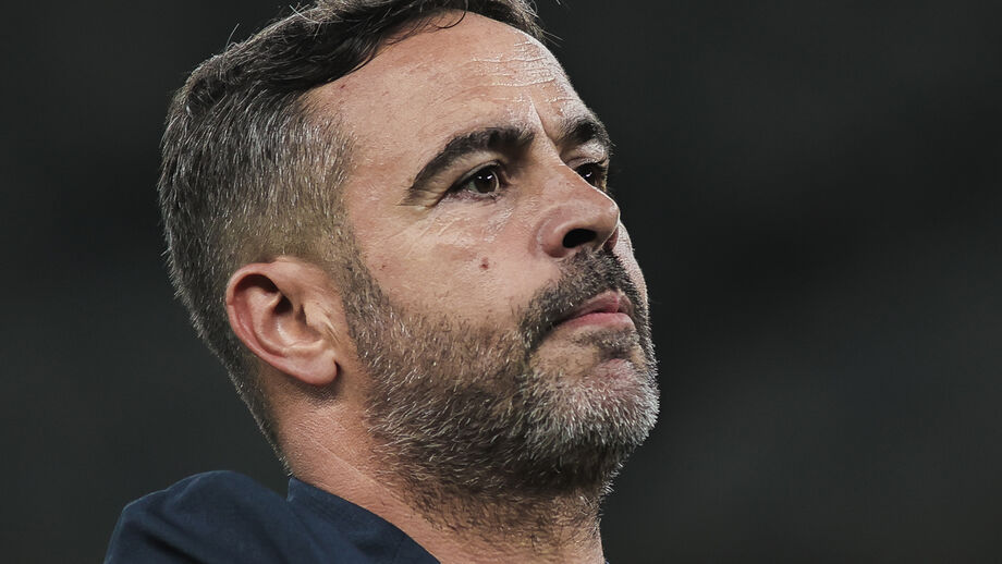Artur Jorge "muito preocupado" com situação do Cruzeiro