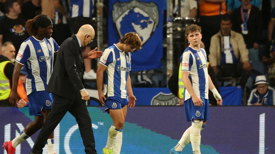 Mora saiu lesionado no FC Porto-Famalicão