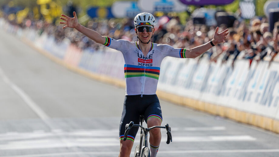 Pogacar conquista a Volta à Flandres e volta a fazer história