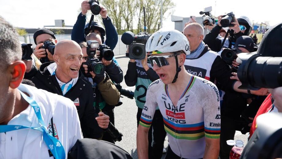 Pogacar após conquistar a Volta a Flandres