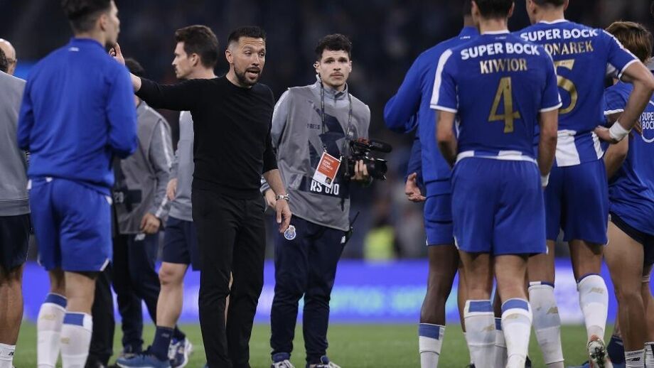 FC Porto reage no balneário após golo do Famalicão