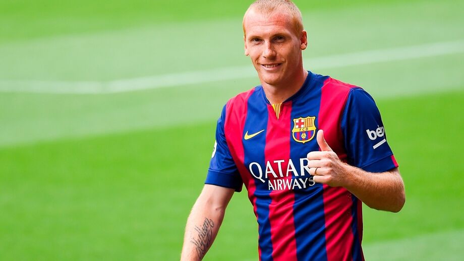 Jérémy Mathieu recorda saída do Barcelona e possível ida para o Marselha.
