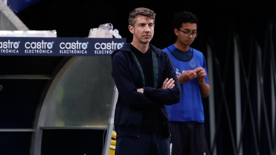Vasco Seabra, treinador do Arouca, durante o jogo com o Estoril