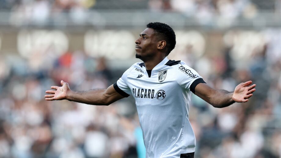 Gustavo Silva marca e ganha destaque no ataque