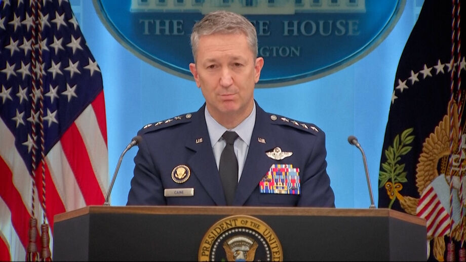 Dan Caine garantiu que, apesar do ataque, o piloto encontra-se bem