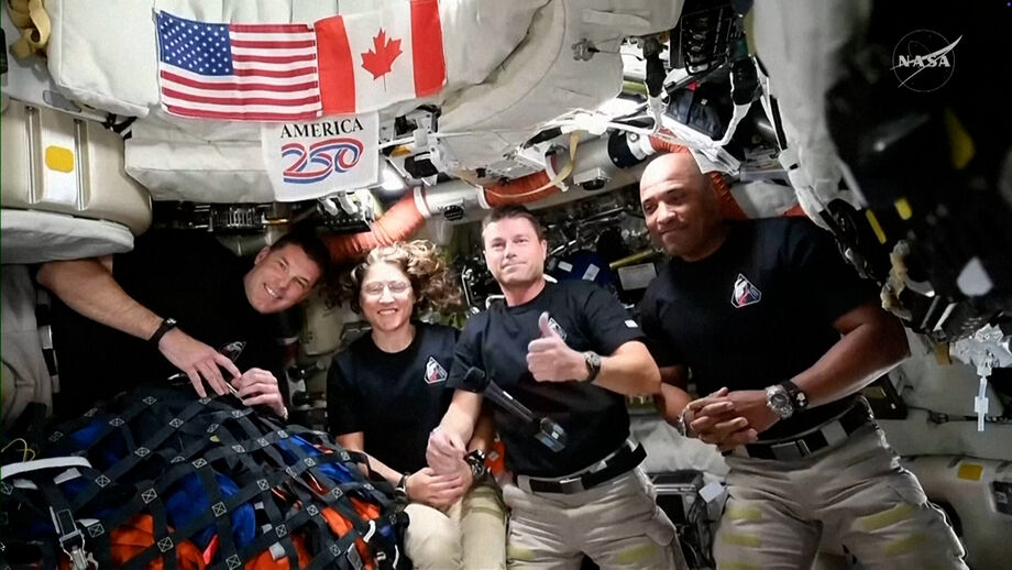 Concluída viagem à volta da Lua, pela qual foram felicitados