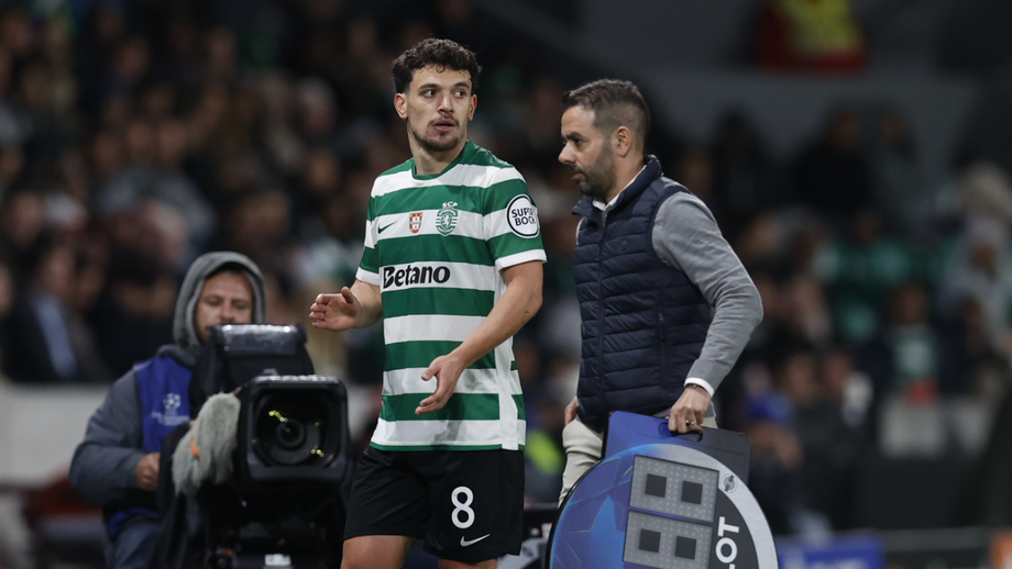 Pote no momento da substituição no Sporting-Arsenal