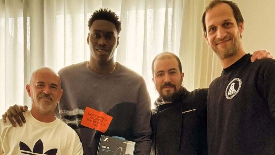 Samu faz curso de DJ