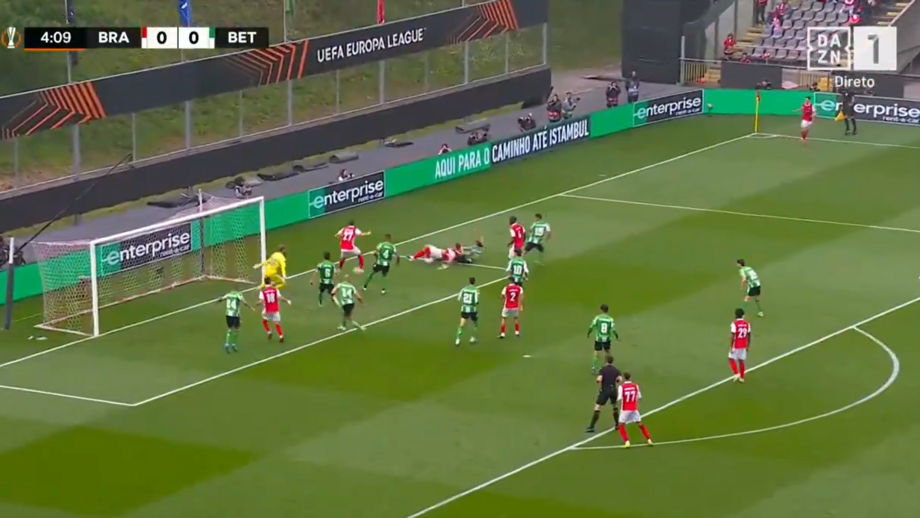 O golo de calcanhar de Grillitsch que adiantou o Sp. Braga frente ao Betis