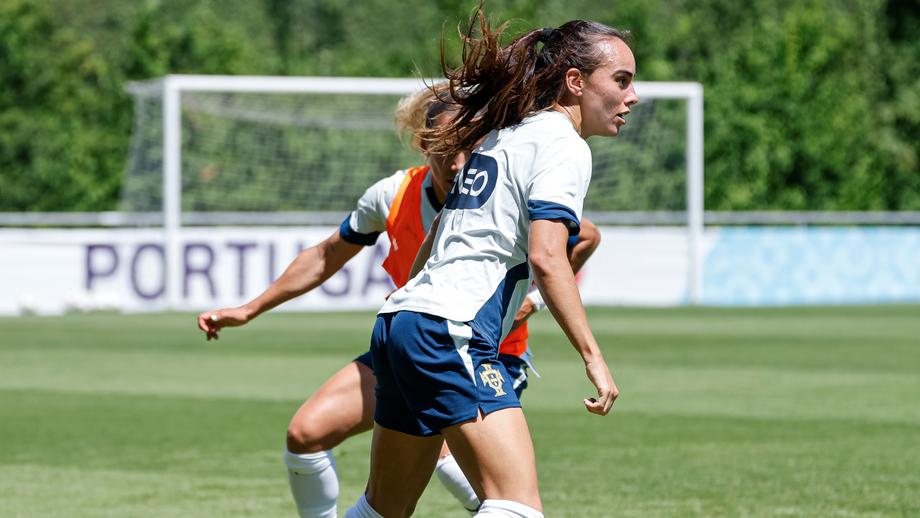 Joana Marchão durante um treino da Seleção A feminina