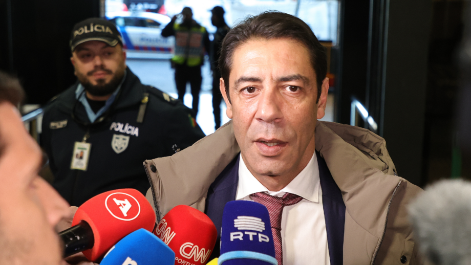Rui Costa voltou ao Parlamento