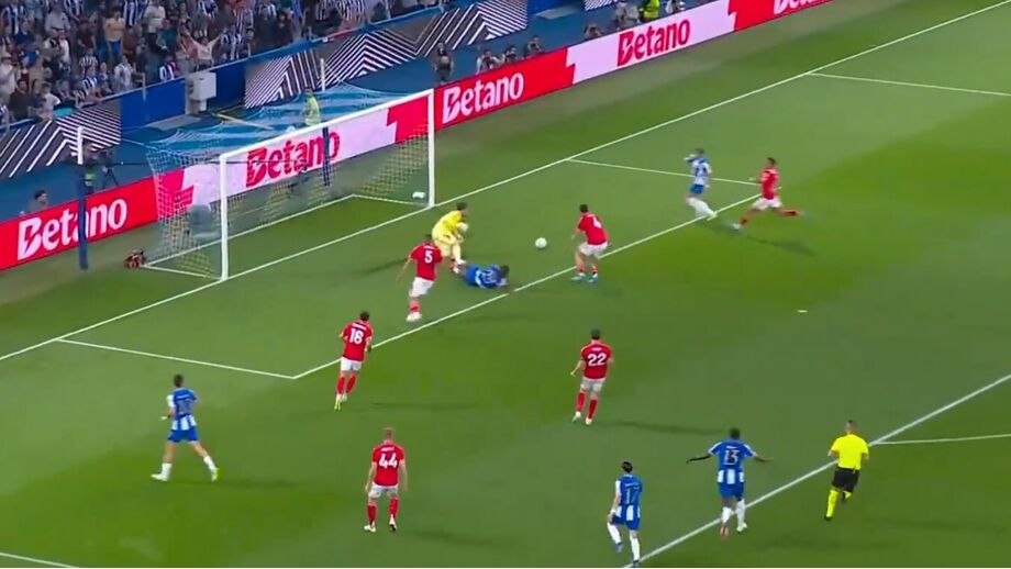 Golo de William Gomes no FC Porto-Nottingham