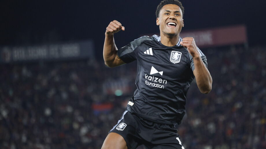 Ollie Watkins bisou pelo Aston Villa em Itália