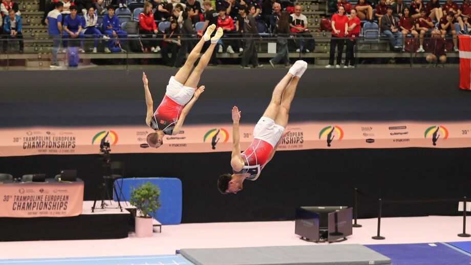 Atletas portugueses competem no Campeonato Europeu de Trampolim