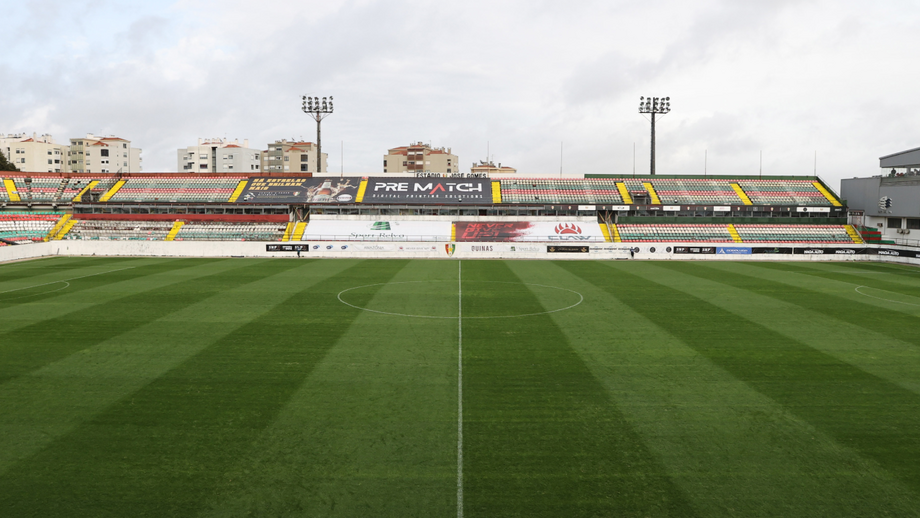 Vista geral do Estádio José Gomes, na Amadora