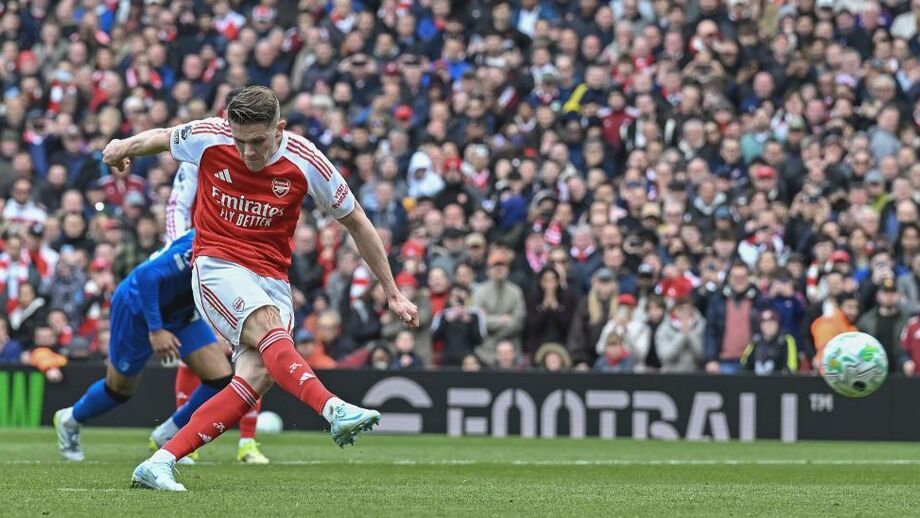 Gyökeres marca de penálti frente ao  Bournemouth