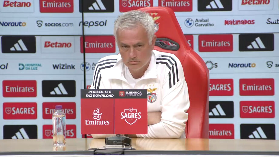 Treinador do Benfica coloca os 'pontos nos is' em relação à vontade de ficar no Benfica