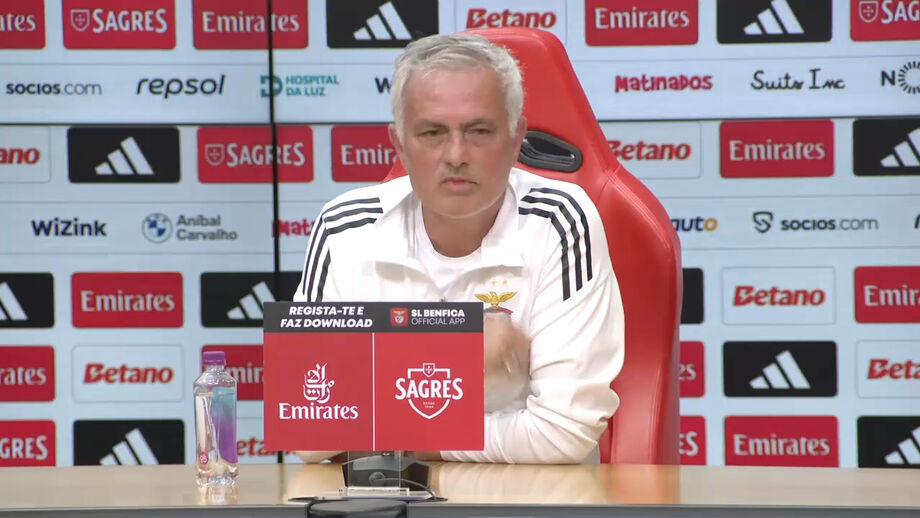 Conferência de imprensa 'explosiva' do treinador do Benfica 